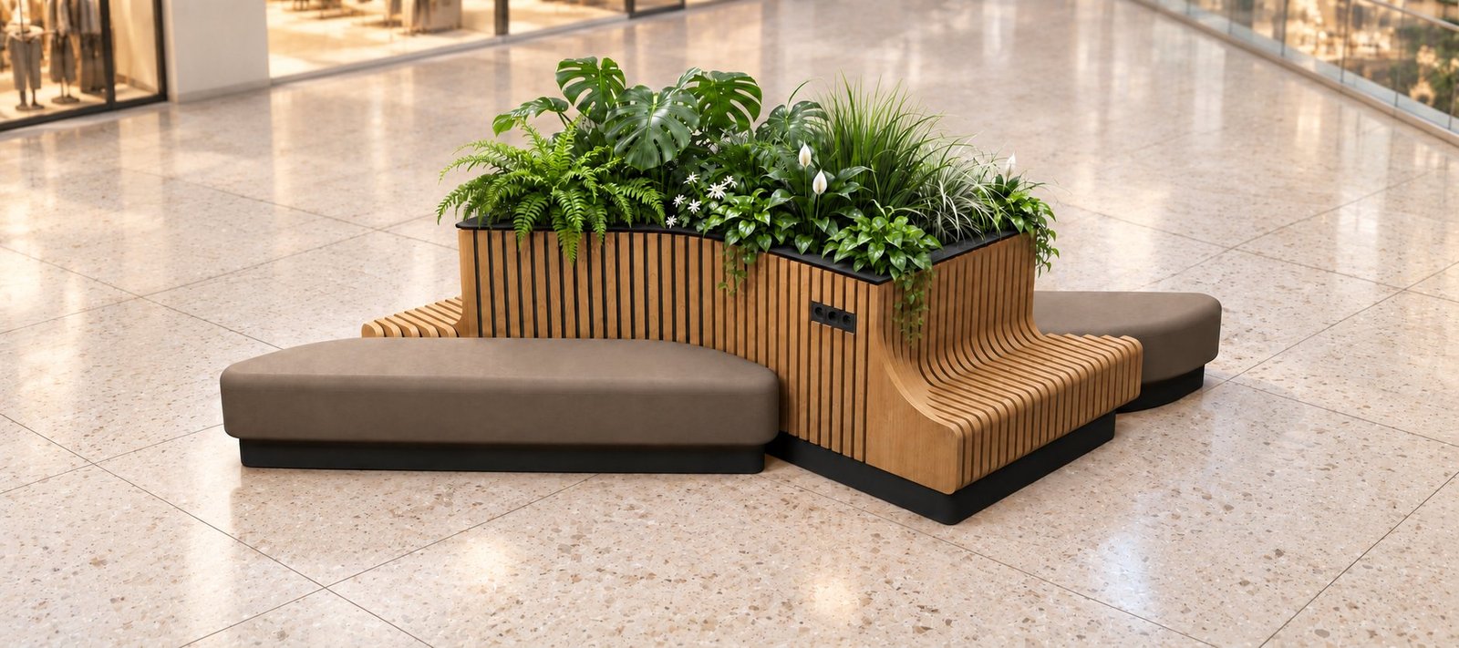 Bancă cu lamele și jardinieră cu plante, într-un mall